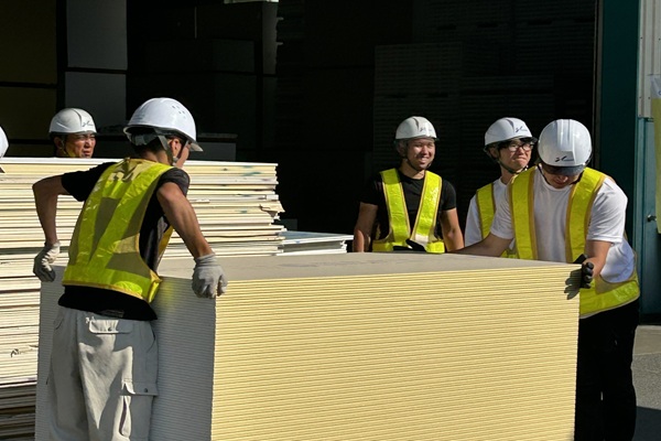 甲府営業所の業務風景